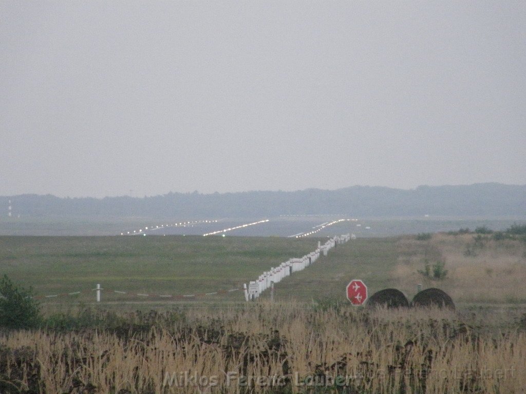 Warten auf den Airbus 380 Koeln Bonn P379.JPG